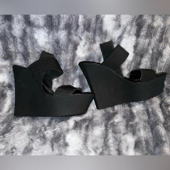 Candie’s platform sandals - Picture 2 of 5